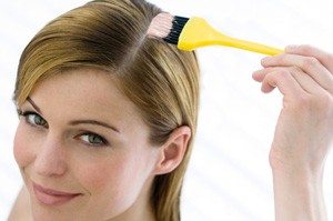 Как нанести домашнюю маску на волосы